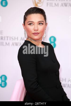 Florence Pugh nimmt am 13. März 2022 an den EE British Academy Film Awards 2022 in der Royal Albert Hall in London, England, Teil. Stockfoto
