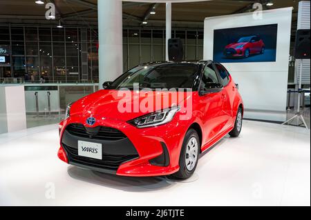 Odaiba, Tokio, Japan, Toyota Showcase Mega Web Palette Town - 2. Januar 2020: Red Toyota Yaris. Stockfoto