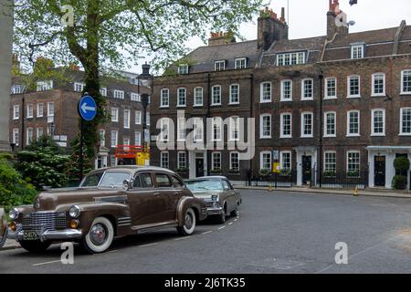 London - Mai 2022: Klassisches amerikanisches Auto auf dem Smiths Square in Westminster Stockfoto