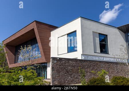 Öffentliche Bibliothek, Brecknock Museum & Art Gallery, Watton Gate, Brecon, Brecknockshire, Powys, Wales Stockfoto