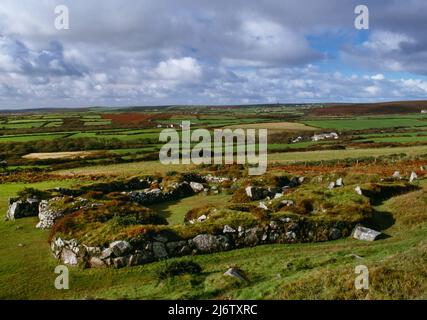 View WSW of Courtyard House 3 at Chysauster Romano-British Village, Cornwall, England, UK: Es gibt 8 Häuser paarweise entlang einer Dorfstraße angeordnet Stockfoto