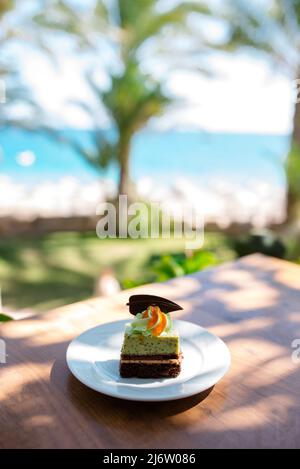 Dessert auf dem Hintergrund des Meeres. Stockfoto