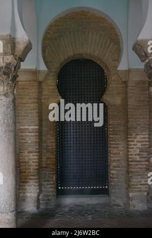 Toledo, Spanien. Schrein von Cristo de la Luz. Ehemalige Moschee, Ende des 10.. Jahrhunderts erbaut und im 12.. Jahrhundert in eine christliche Kirche umgewandelt. Architektonische Details. Stockfoto