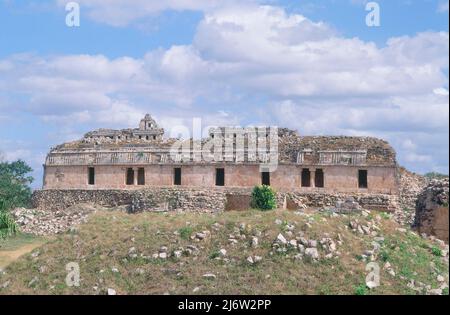 PALACIO MAYA - S IX - ESTILO PUUC. Lage: PALACIO. KABAH. CIUDAD DE MEXIKO. Stockfoto