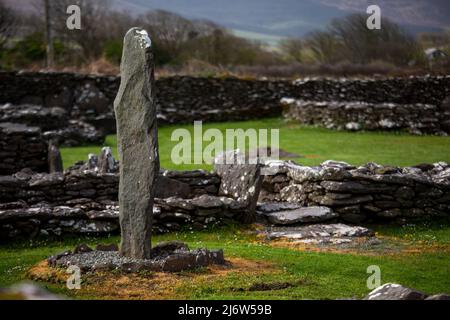 Stein stehend in der klostersiedlung riasc in Kerry Stockfoto