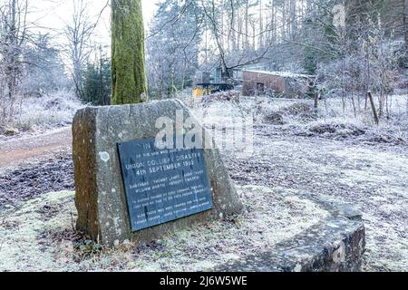 Winter im Wald von Dean - Gedenkstätte für die Männer, die bei der Katastrophe der Union Colliery am 4.. September 1902 in Bixslade, Gloucestershire, Englan, ums Leben kamen Stockfoto