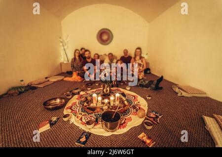 Kakaozeremonie, herzöffnende Medizin. Stockfoto