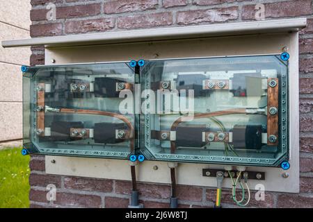 Bild der elektrischen Erdung in einem industriellen Bereich für Hochspannung, es verhindert Gefahr in elektrischen Shortcut-Situationen Stockfoto