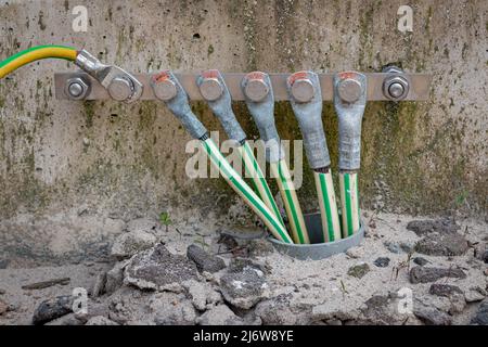 Bild von elektrische Erdung in einem Industriegebiet, es verhindert, dass Gefahr in elektrische Verknüpfung Situationen Stockfoto