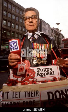 Freiwillige für den Poppy Day-Aufruf in London, Großbritannien Stockfoto