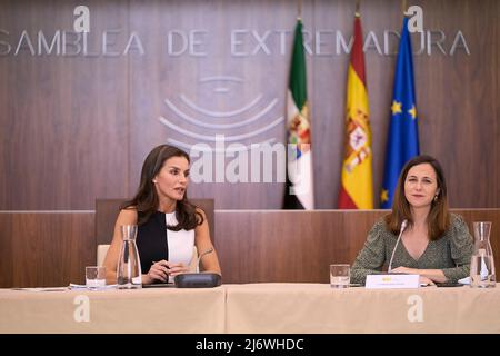 Merida, Spanien. , . Königin Letizia von Spanien, Ione Belarra nimmt an der Präsidentschaft der Sitzung des Rates des Königlichen Kuratoriums für Behinderung 30. und der „Queen Letizia Awards 2021“ bei der Versammlung der Extremadura am 4. Mai 2022 in Merida, Spanien Teil.Quelle: MPG/Alamy Live News Stockfoto