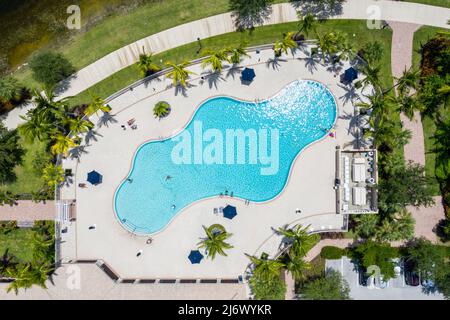 Verona Walk Naples, Gemeinschaft Swimmingpool Top Birds Eye View Stockfoto