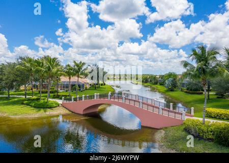 Verona Spaziergang in Neapel. Brücke über See oder Wasserstraße Immobilien Stockfoto