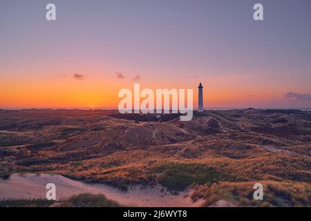 Sonnenaufgang über den dänischen Dünen bei Lyngvig fyr. Hochwertige Fotos Stockfoto