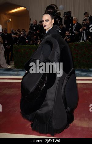 Jordan Roth nimmt an der Met Gala 2022 Teil, die am 02. Mai 2022 im Metropolitan Museum of Art in New York City, USA, die „in America: An Anthology of Fashion“ feiert. Foto von DNphotography/ABACAPRESS.COM Stockfoto