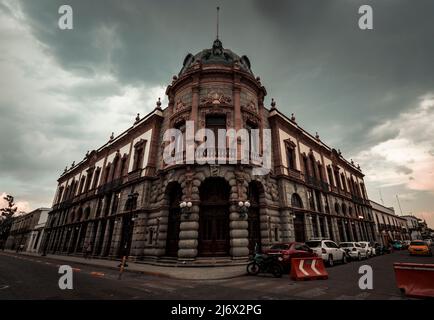 Teatro Macedonio Alcala an einem bewölkten Tag, Oaxaca, Mexiko Stockfoto