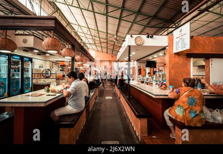 Menschen auf einem zentralen Markt in Oaxaca essen auf einem Markt Food Court in Oaxaca, Mexiko Stockfoto