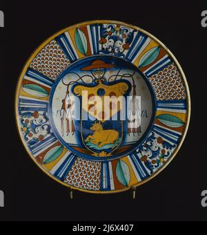 Maiolica-Tafel mit Wappen eines Medici-Passerini-Kardinals, italienisch, 16.. Jahrhundert (Keramik); Museo Nazionale del Bargello, Florenz, Toskana, Italien; urheberrechtlich geschützt. Stockfoto