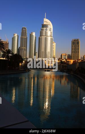 Luxushotel Dubai, außergewöhnliche Architektur, Spiegelung, atemberaubende Aussicht beim Luxushotel The Address in Dubai mit Blick auf Burj Khalifa Stockfoto