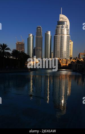 Luxushotel Dubai, außergewöhnliche Architektur, Spiegelung, atemberaubende Aussicht beim Luxushotel The Address in Dubai mit Blick auf Burj Khalifa Stockfoto