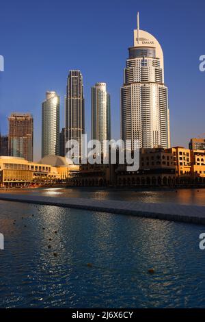 Luxushotel Dubai, außergewöhnliche Architektur, Spiegelung, atemberaubende Aussicht beim Luxushotel The Address in Dubai mit Blick auf Burj Khalifa Stockfoto