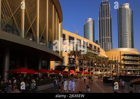 Luxushotel Dubai, außergewöhnliche Architektur, Spiegelung, atemberaubende Aussicht beim Luxushotel The Address in Dubai mit Blick auf Burj Khalifa Stockfoto