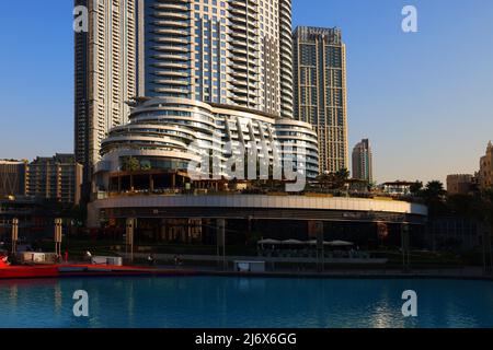 Luxushotel Dubai, außergewöhnliche Architektur, Spiegelung, atemberaubende Aussicht beim Luxushotel The Address in Dubai mit Blick auf Burj Khalifa Stockfoto