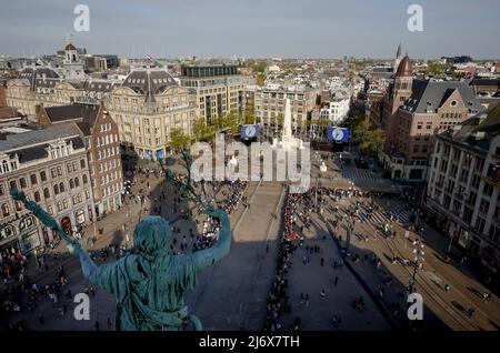 2022-05-04 17:17:24 AMSTERDAM - Überblick über den Damm vor dem Nationalen Gedenktag auf dem Dam-Platz. ANP POOL KOEN VAN WEEL niederlande Out - belgien Out Stockfoto