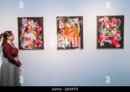 London UK 04 Mai 2022 Jackson's Malerei Preis Gewinner 2021, aufgrund der Covid zum ersten Mal angezeigt Miranda Boulton.die spezielle 10. Ausgabe der erschwinglichen Art Fair Hampstead! Mit einer Auswahl an führenden Galerien, sowohl lokal als auch international, präsentiert 1.000s inspirierende zeitgenössische Kunstwerke.Paul Quezada-Neiman/Alamy Live News Stockfoto