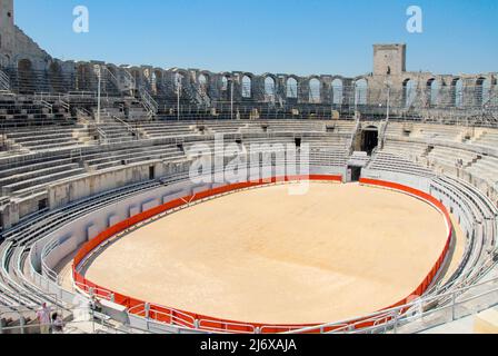 Das römische Amphitheater von Arles (Arènes), Frankreich Stockfoto