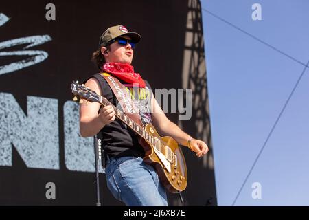 Travis Denning beim Stagecoach Music Festival am 30. April 2022 auf den Empire Polo Fields in Indio, Kalifornien (Foto: Daniel DeSlover/Sipa USA) Stockfoto