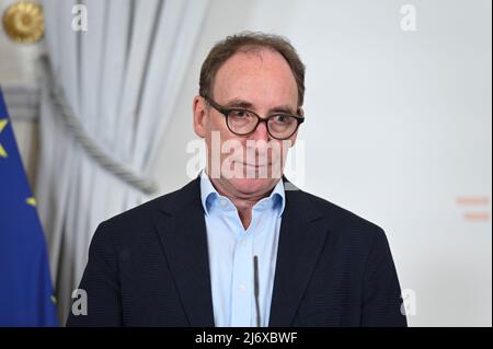 Wien, Österreich. 4. Mai 2022 Ministerrat der Bundesregierung im Bundeskanzleramt mit Gesundheitsminister Johannes Rauch (die Grünen). Themen: EU-Ölembargo gegen Russland und Tierschutz in der Landwirtschaft Stockfoto