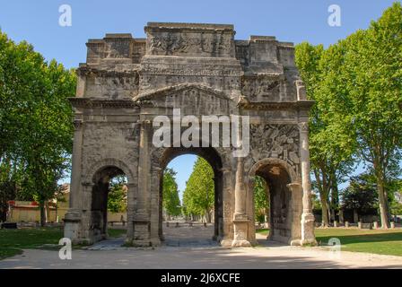 Römischer Bogen, errichtet am Fundament von Orange, oft falsch benannter Triumphbogen; Südfrankreich Stockfoto