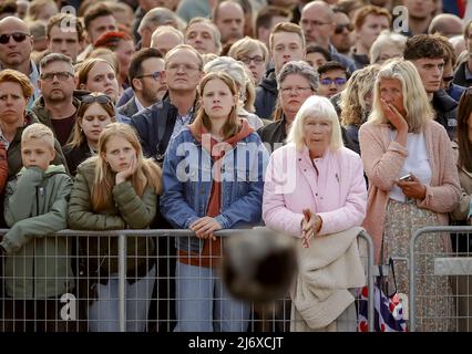 2022-05-04 19:18:14 AMSTERDAM - Überblick über den Damm vor dem Nationalen Gedenktag auf dem Dam-Platz. REMKO DE WAAL niederlande aus - belgien aus Stockfoto