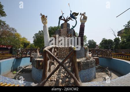 Speichern Sie die Vogelskulptur an der Kreuzung Mall Road und Neil Road. Phool Bagh, Kanpur, Uttar Pradesh, Indien. Stockfoto