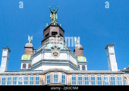 Blick auf die architektonischen Details der Hauptstadt in der Kapelle Notre-Dame-de-Bon-Secours. Die Architektur im Kolonialstil befindet sich im Old Mon Stockfoto