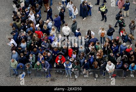 2022-05-04 19:19:14 AMSTERDAM - Überblick über den Damm vor dem Nationalen Gedenktag auf dem Dam-Platz. ANP POOL KOEN VAN WEEL niederlande Out - belgien Out Stockfoto