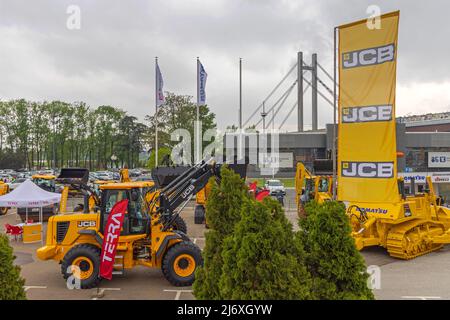 Belgrad, Serbien - 28. April 2022: Berühmter britischer Hersteller von Baumaschinen JCB auf der Messe Expo. Stockfoto