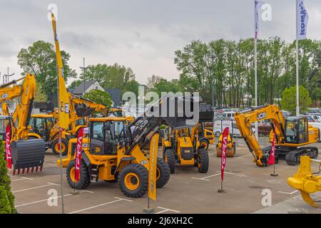 Belgrad, Serbien - 28. April 2022: Berühmter britischer Hersteller von Baumaschinen JCB auf der Messe Expo. Stockfoto