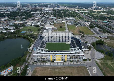 Eine Luftaufnahme des Camping World Stadium, früher bekannt als Orlando Stadium, Tangerine Bowl und Florida Citrus Bowl, Samstag, 30. April 2022, im We Stockfoto