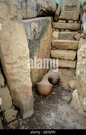 Repliken von Tongefäßen in den Tarxien-Tempeln, Malta Stockfoto