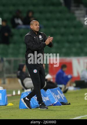 4.. Mai 2022; HBF Park, Perth, Western Australia, Australien; Ein League Football, Perth Glory gegen Melbourne City; Patrick Kisnorbo Trainer von Melbourne City ermutigt seine Spieler Stockfoto