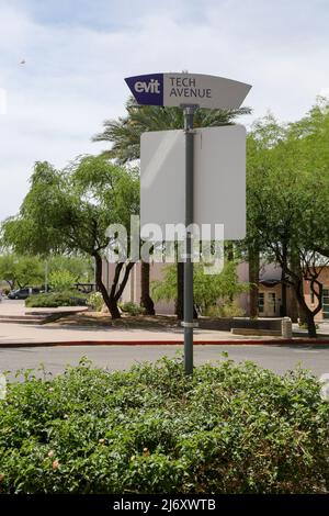 Das East Valley Institute of Technology wird vom US-Bildungsministerium als Vorbild für Karriere und technische Ausbildung anerkannt, dessen Hauptcampus hier in Mesa, Arizona, USA, am 3. Mai 2022 zu sehen ist. Der Campus erstreckt sich über 65 Hektar und umfasst 15 Gebäude, darunter die School of Health Sciences, die Academy for Cosmetic Arts, die Fire Science Academy und Adelante Healthcare. (Foto von Alexandra Buxbaum/Sipa USA) Stockfoto