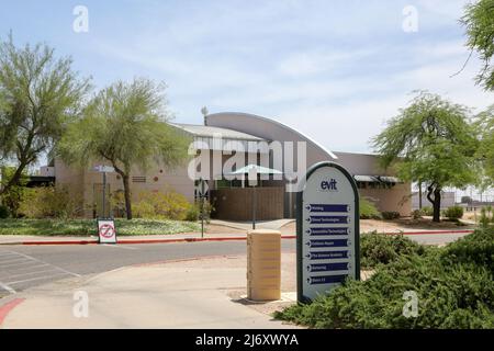 Das East Valley Institute of Technology wird vom US-Bildungsministerium als Vorbild für Karriere und technische Ausbildung anerkannt, dessen Hauptcampus hier in Mesa, Arizona, USA, am 3. Mai 2022 zu sehen ist. Der Campus erstreckt sich über 65 Hektar und umfasst 15 Gebäude, darunter die School of Health Sciences, die Academy for Cosmetic Arts, die Fire Science Academy und Adelante Healthcare. (Foto von Alexandra Buxbaum/Sipa USA) Stockfoto