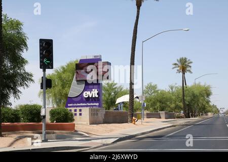 Das East Valley Institute of Technology wird vom US-Bildungsministerium als Vorbild für Karriere und technische Ausbildung anerkannt, dessen Hauptcampus hier in Mesa, Arizona, USA, am 3. Mai 2022 zu sehen ist. Der Campus erstreckt sich über 65 Hektar und umfasst 15 Gebäude, darunter die School of Health Sciences, die Academy for Cosmetic Arts, die Fire Science Academy und Adelante Healthcare. (Foto von Alexandra Buxbaum/Sipa USA) Stockfoto