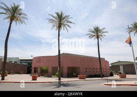 Das East Valley Institute of Technology wird vom US-Bildungsministerium als Vorbild für Karriere und technische Ausbildung anerkannt, dessen Hauptcampus hier in Mesa, Arizona, USA, am 3. Mai 2022 zu sehen ist. Der Campus erstreckt sich über 65 Hektar und umfasst 15 Gebäude, darunter die School of Health Sciences, die Academy for Cosmetic Arts, die Fire Science Academy und Adelante Healthcare. (Foto von Alexandra Buxbaum/Sipa USA) Stockfoto