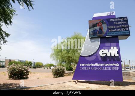 Das East Valley Institute of Technology wird vom US-Bildungsministerium als Vorbild für Karriere und technische Ausbildung anerkannt, dessen Hauptcampus hier in Mesa, Arizona, USA, am 3. Mai 2022 zu sehen ist. Der Campus erstreckt sich über 65 Hektar und umfasst 15 Gebäude, darunter die School of Health Sciences, die Academy for Cosmetic Arts, die Fire Science Academy und Adelante Healthcare. (Foto von Alexandra Buxbaum/Sipa USA) Stockfoto