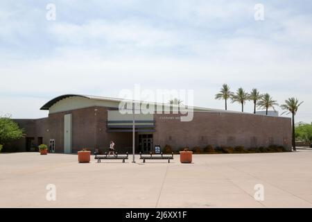 Das East Valley Institute of Technology wird vom US-Bildungsministerium als Vorbild für Karriere und technische Ausbildung anerkannt, dessen Hauptcampus hier in Mesa, Arizona, USA, am 3. Mai 2022 zu sehen ist. Der Campus erstreckt sich über 65 Hektar und umfasst 15 Gebäude, darunter die School of Health Sciences, die Academy for Cosmetic Arts, die Fire Science Academy und Adelante Healthcare. (Foto von Alexandra Buxbaum/Sipa USA) Stockfoto