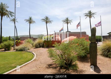 Das East Valley Institute of Technology wird vom US-Bildungsministerium als Vorbild für Karriere und technische Ausbildung anerkannt, dessen Hauptcampus hier in Mesa, Arizona, USA, am 3. Mai 2022 zu sehen ist. Der Campus erstreckt sich über 65 Hektar und umfasst 15 Gebäude, darunter die School of Health Sciences, die Academy for Cosmetic Arts, die Fire Science Academy und Adelante Healthcare. (Foto von Alexandra Buxbaum/Sipa USA) Stockfoto