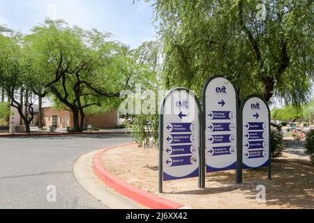 Das East Valley Institute of Technology wird vom US-Bildungsministerium als Vorbild für Karriere und technische Ausbildung anerkannt, dessen Hauptcampus hier in Mesa, Arizona, USA, am 3. Mai 2022 zu sehen ist. Der Campus erstreckt sich über 65 Hektar und umfasst 15 Gebäude, darunter die School of Health Sciences, die Academy for Cosmetic Arts, die Fire Science Academy und Adelante Healthcare. (Foto von Alexandra Buxbaum/Sipa USA) Stockfoto